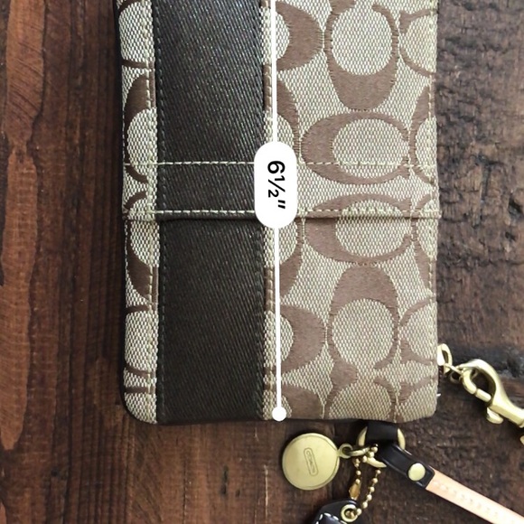 Authentic Coach Wristlet -Brown - Picture 3 of 3